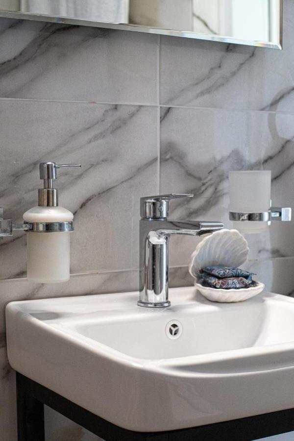 Adrian'S Luxury Apartments 1 Drepano  Екстер'єр фото